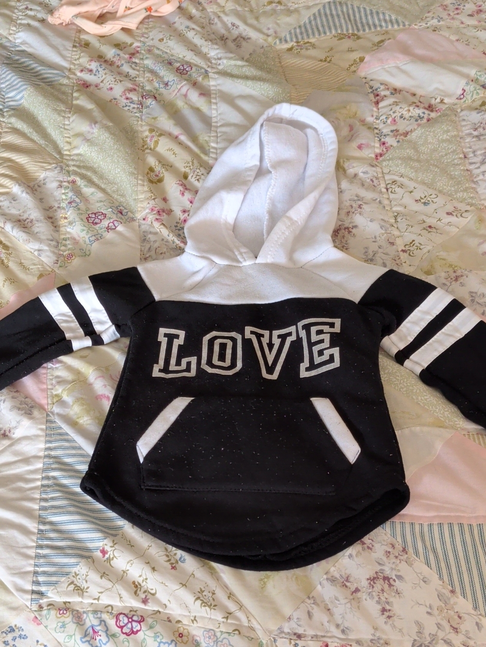 NYC Black & White 'LOVE' Kids Hooded Pullover
